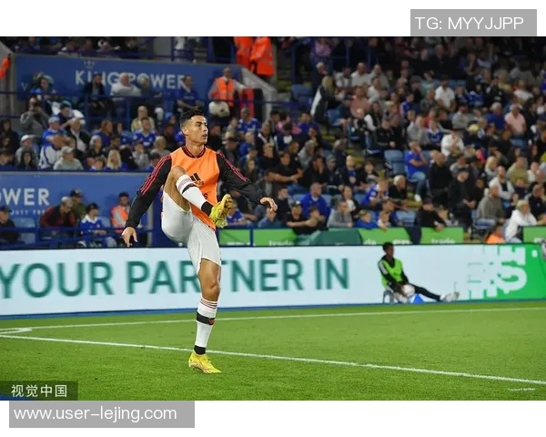 英国队足球服设计风格与历史演变探讨及其在球迷文化中的重要性